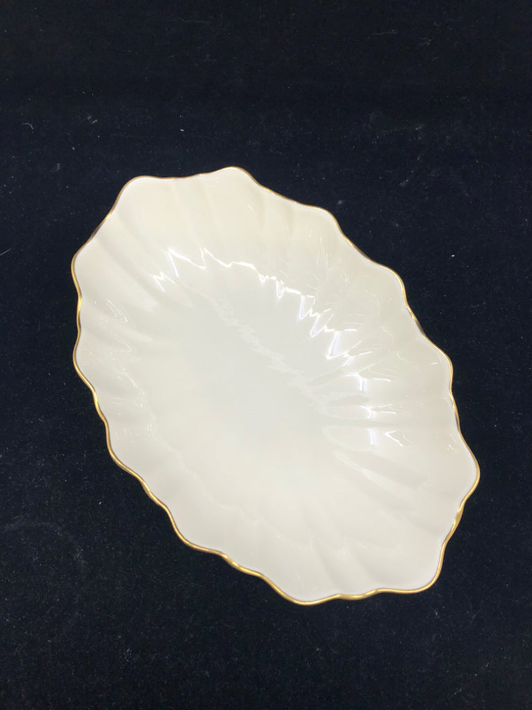 LENOX OVAL FOOTED BOWL.