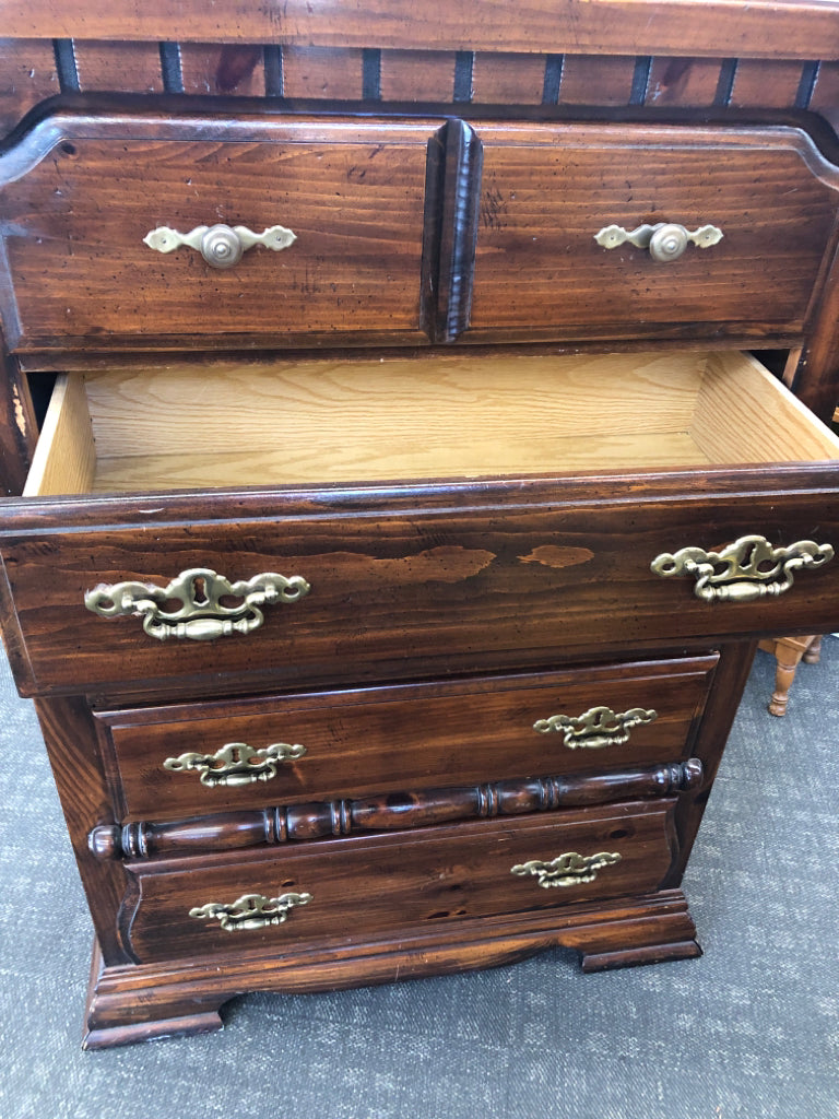 DARK WOOD VTG 5 DRAWER DRESSER.
