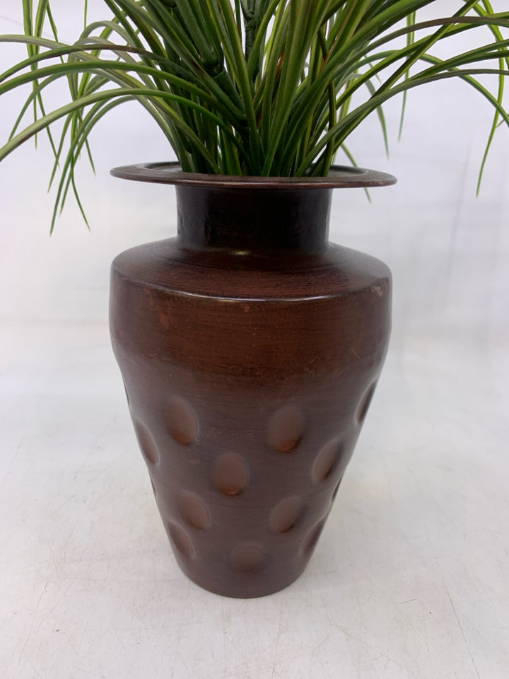 MAROON HAMMERED METAL VASE W/ FAUX GRASS.