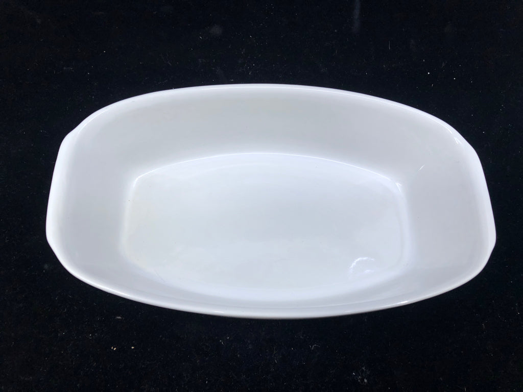 WHITE RIBBED CASSEROLE DISH.