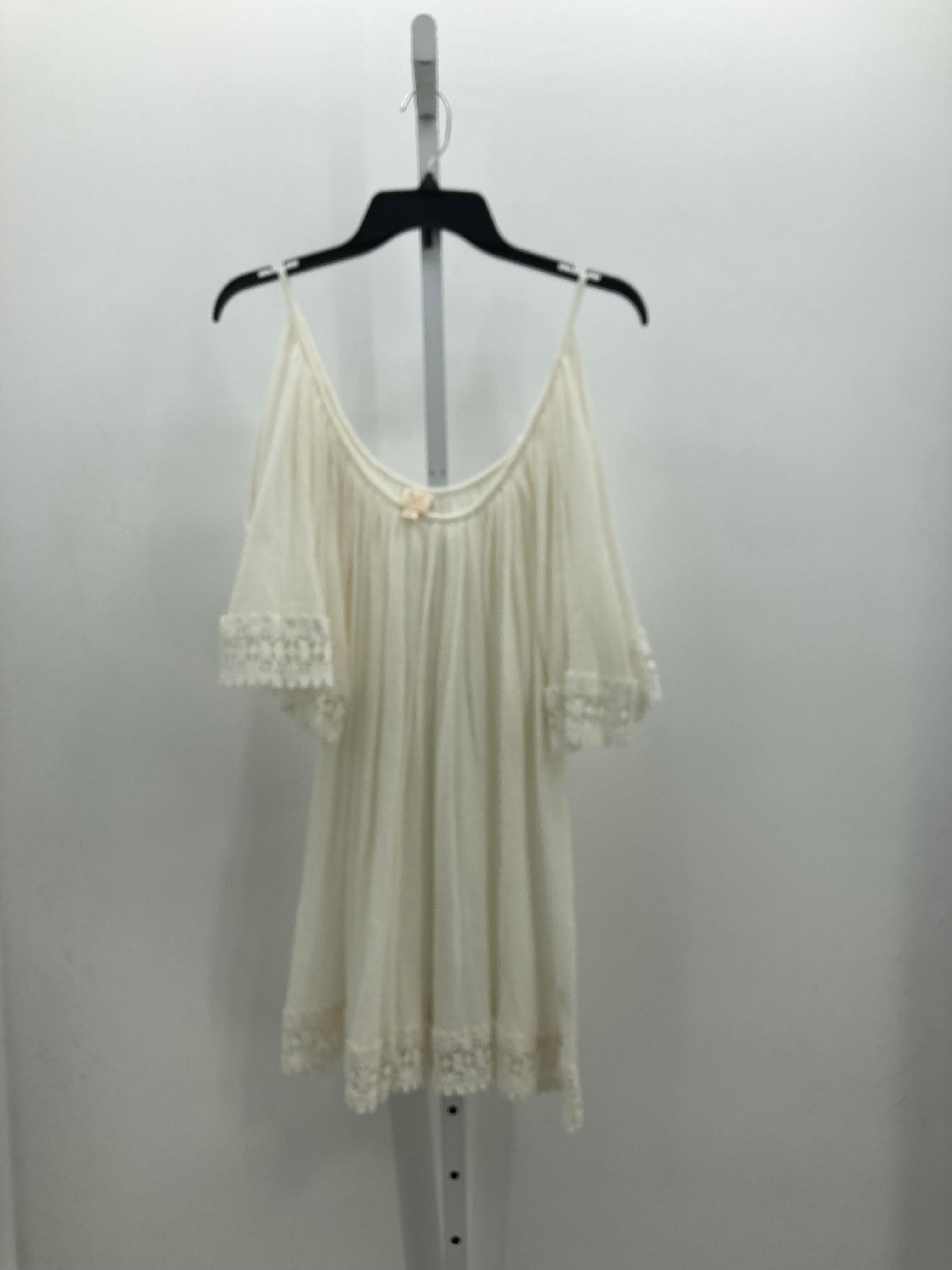 Size Small Misses Short Sleeve Shirt