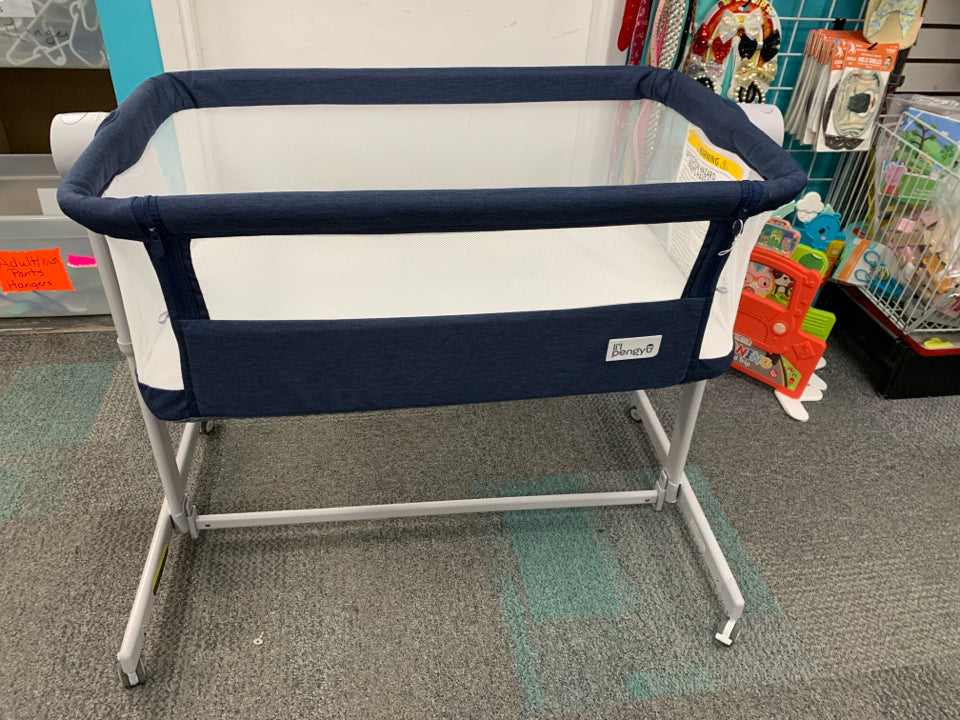 2-IN-1 Bedside Bassinet Sleeper