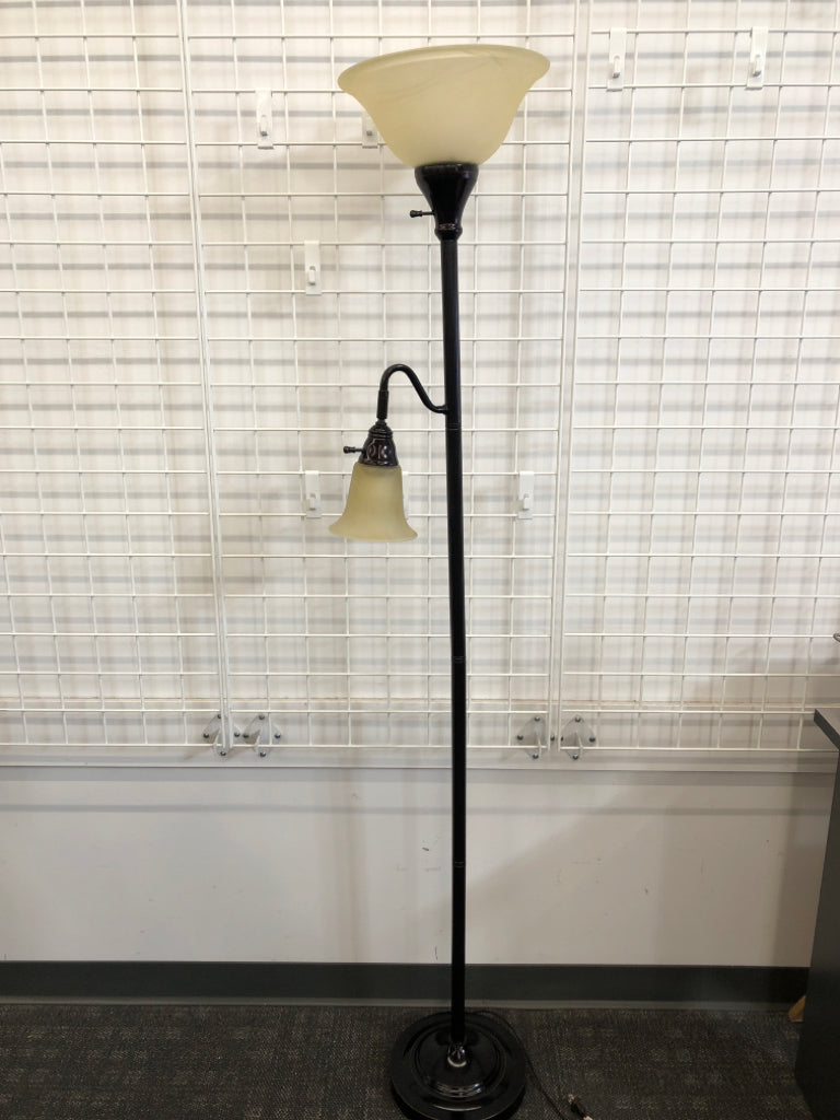 BLACK BASE TWO HEAD GLASS SHADE LAMP.