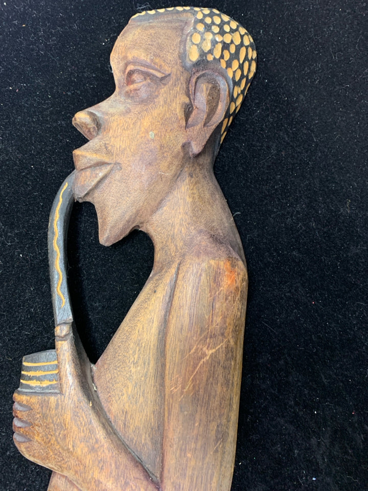VTG WOOD CARVED MAN KNEELING FOLK ART.