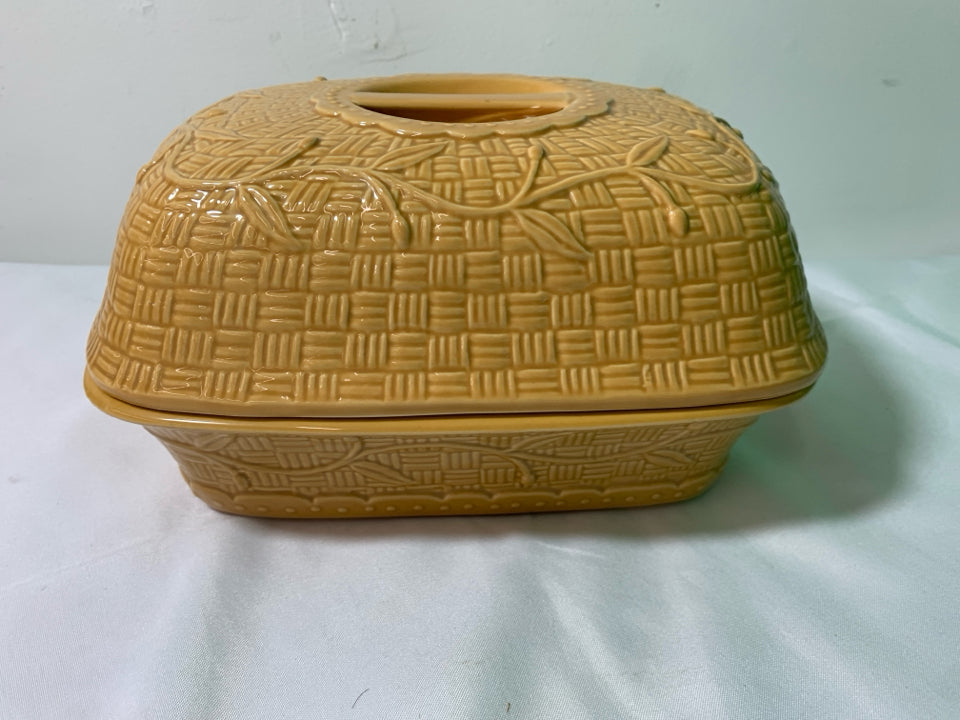 MUSTARD YELLOW COVERED DUTCH OVEN BASKET WEAVE PATTERN.
