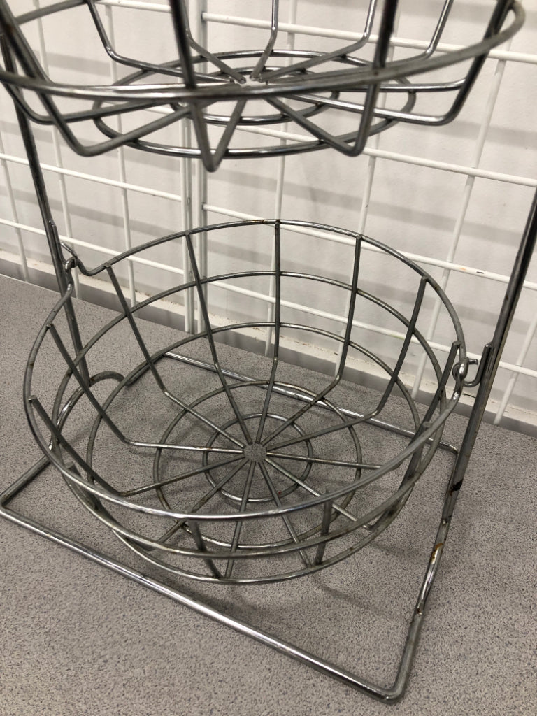 METAL 2 TIER FRUIT BASKET.