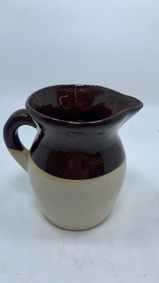 BROWN/TAN PITCHER JUG.