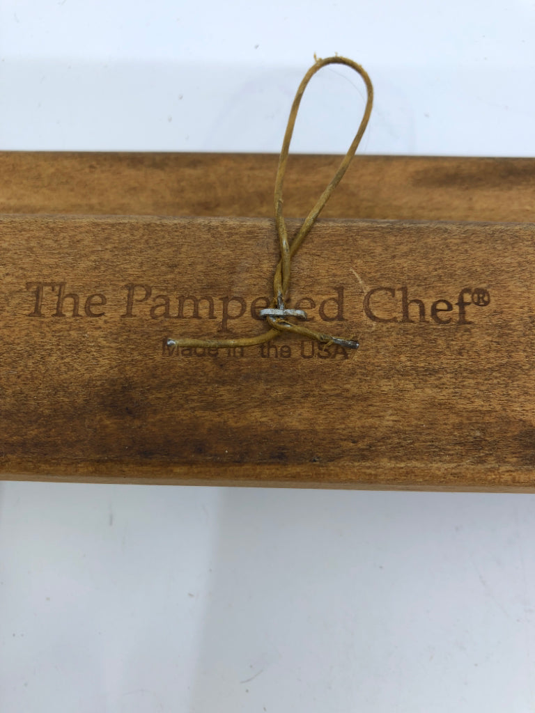 VTG PAMPERED CHEF EXPANDABLE TRIVET.