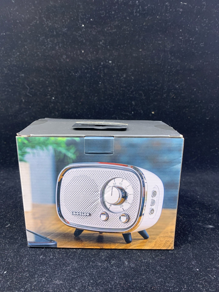 NIB CROSLEY RONDO VINTAGE STYLE BLUETOOTH SPEAKER.