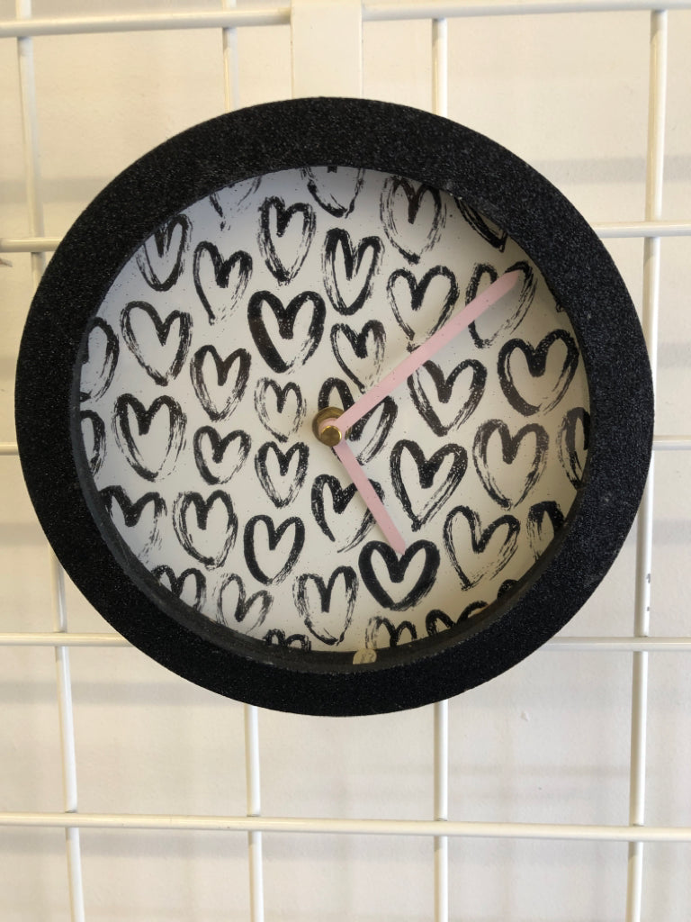 SMALL BLACK CLOCK W HEARTS.