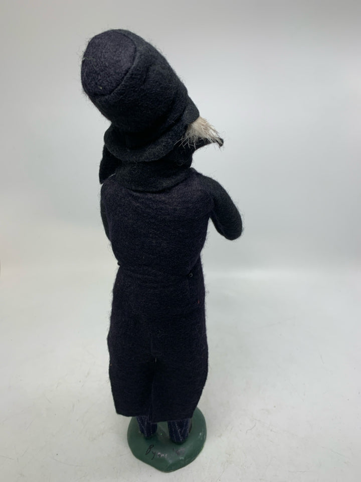 VTG BYER'S CHOICE MAN IN BLACK COAT CAROLER 1985.