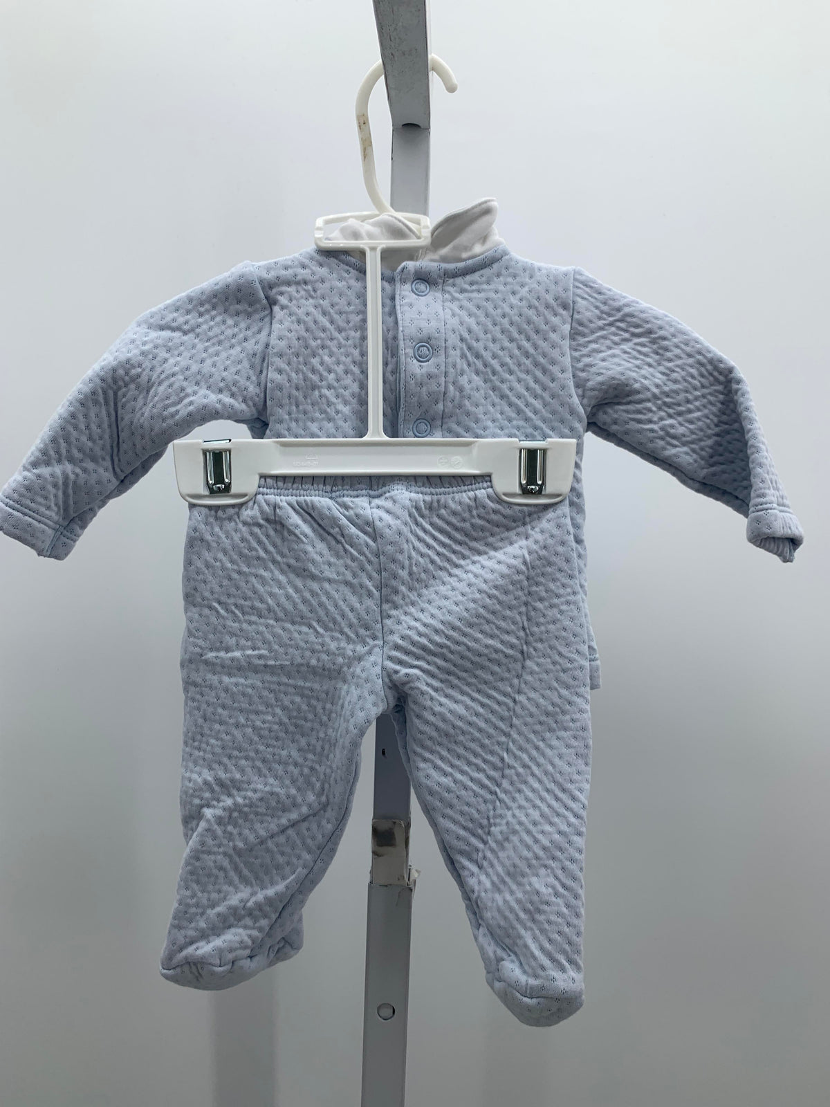 COLLAR SHIRT AND PANTS.