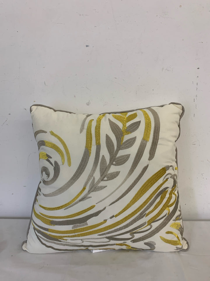 GOLD AND GREY PATTERN SQUARE CREAM PILLOW.