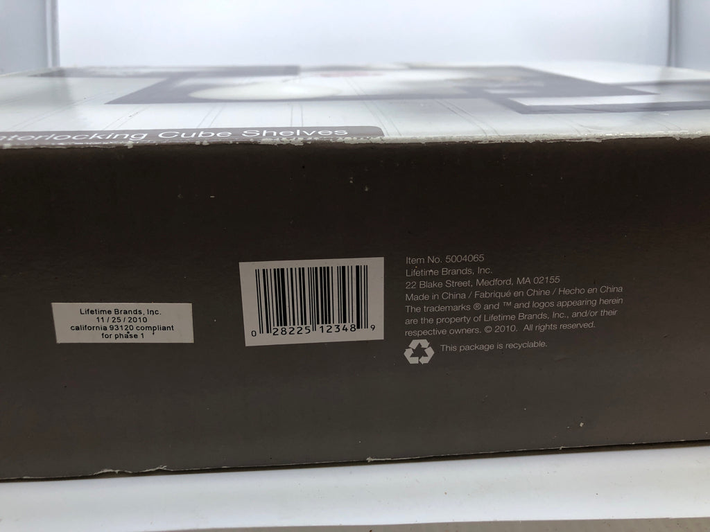 NIB 3 INTERLOCKING CUBE SHELF.
