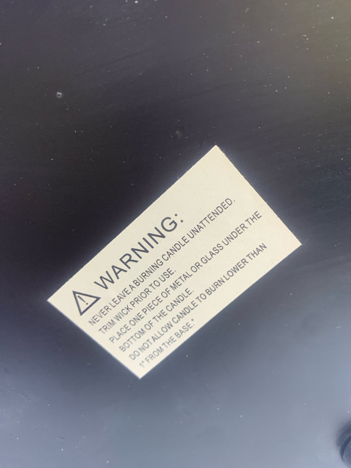 BLACK METAL HANGING LANTERN.