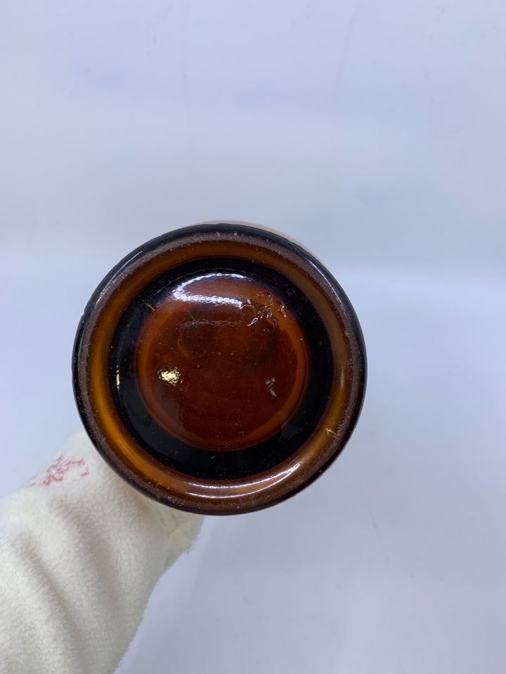 VTG BACKUS CERVEZA Y JOHNSON EMPTY BOTTLE.