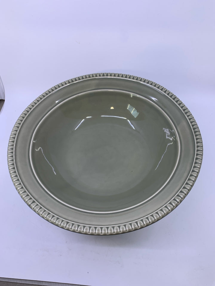 FOOTED CENTERPIECE BOWL.