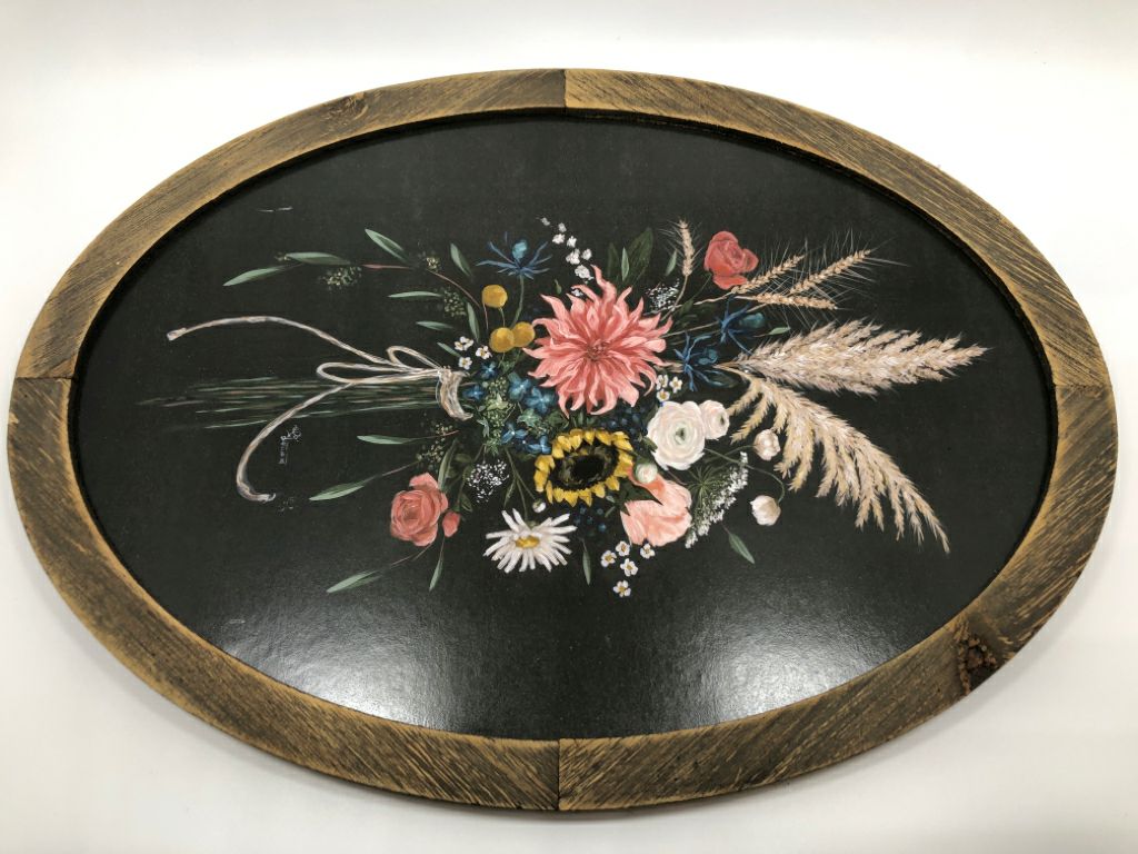 FLOWER BOUQUET PAINTING IN ROUND WOOD FRAME.