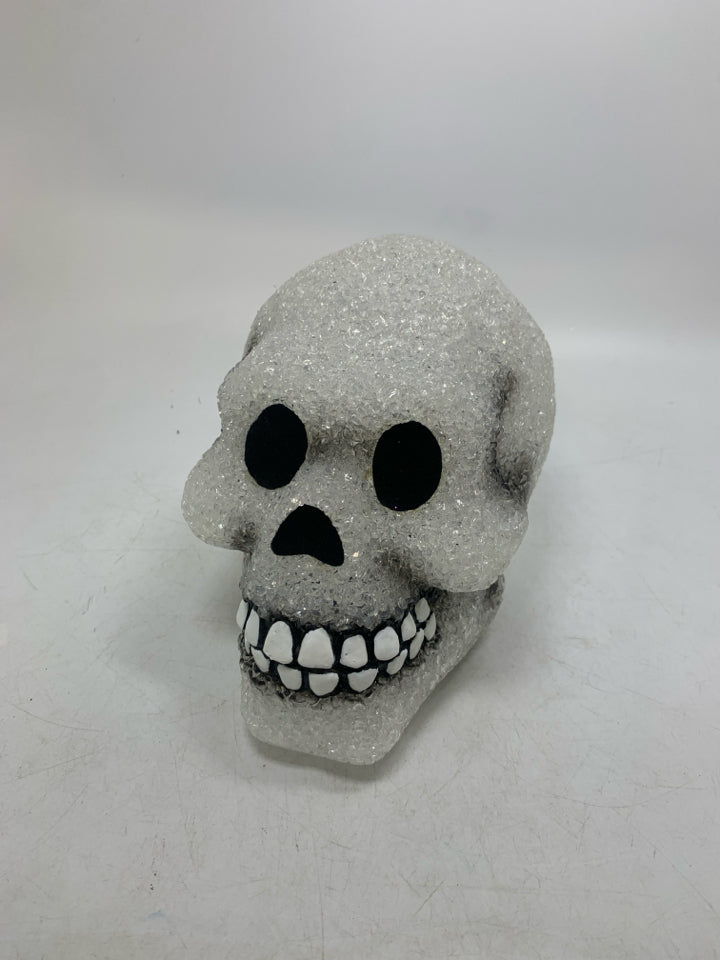 LIGHT UP FLEXIBLE SKULL.