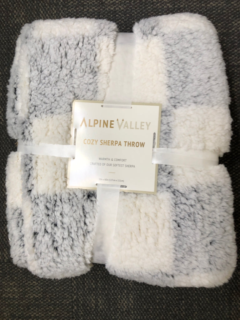 NIP ALPINE VALLEY SHERPA THROW.