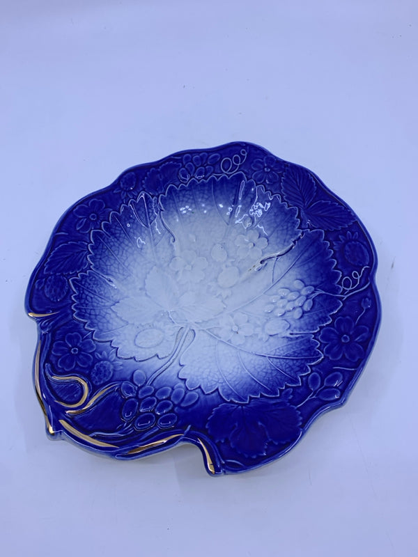 DAVENPORT BURLEIGH EMBOSSED CIRCLE BLUE LEAVES PLATTER.