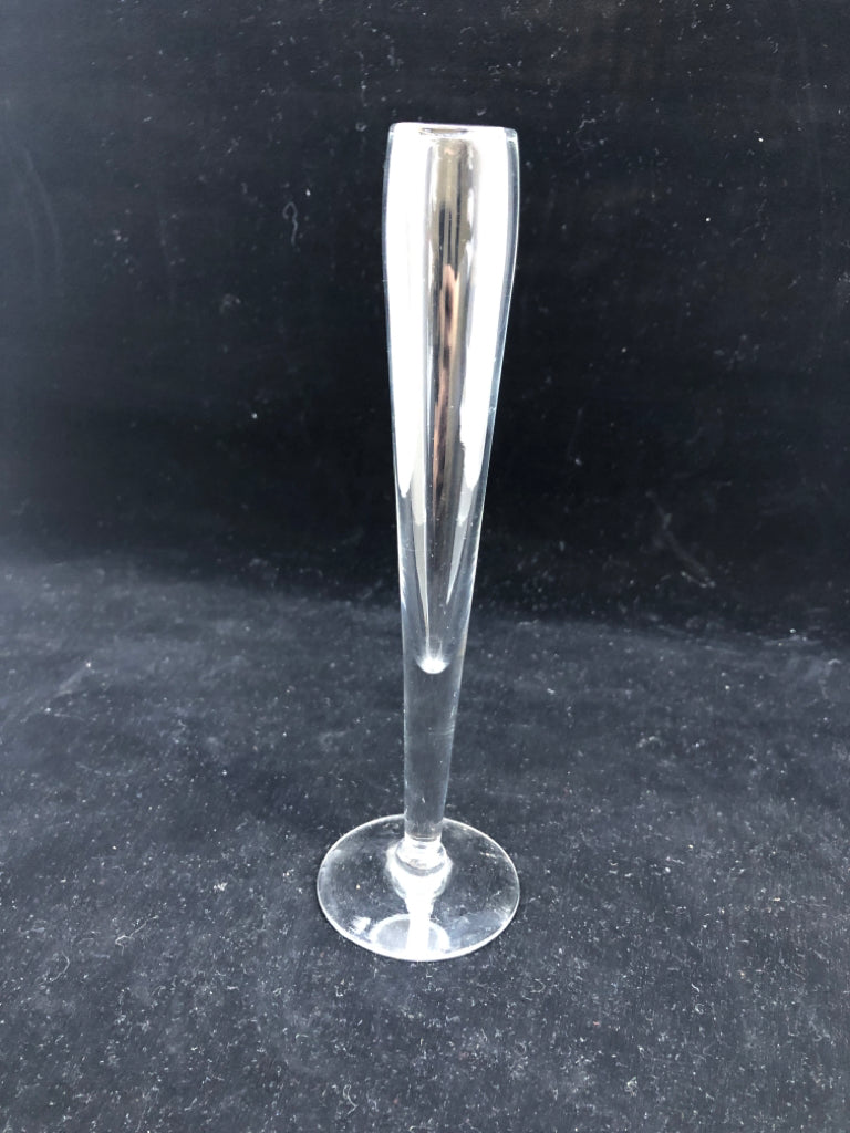 SKINNY FOOTED BUD VASE.