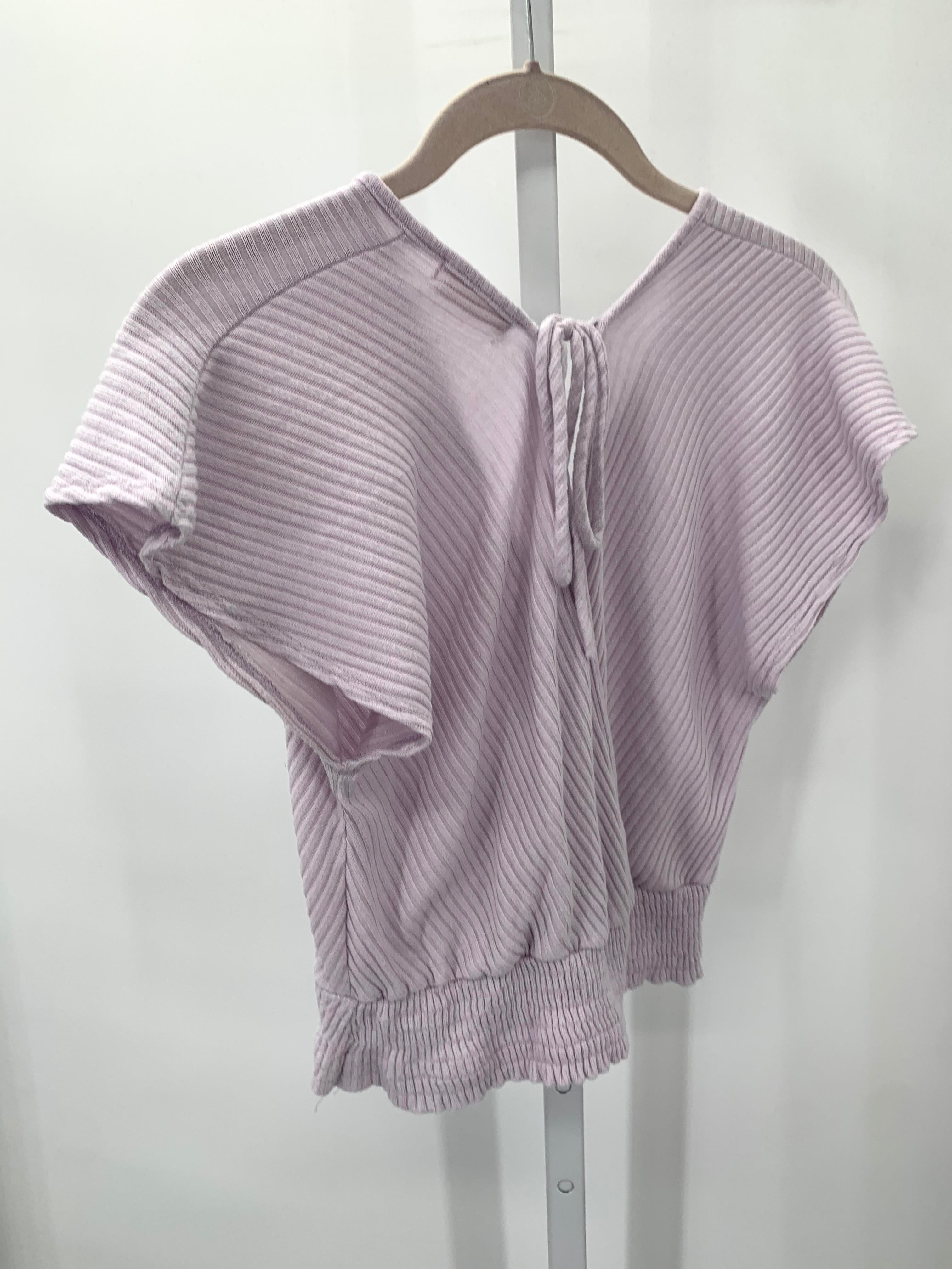 Size Medium Juniors Short Sleeve Shirt