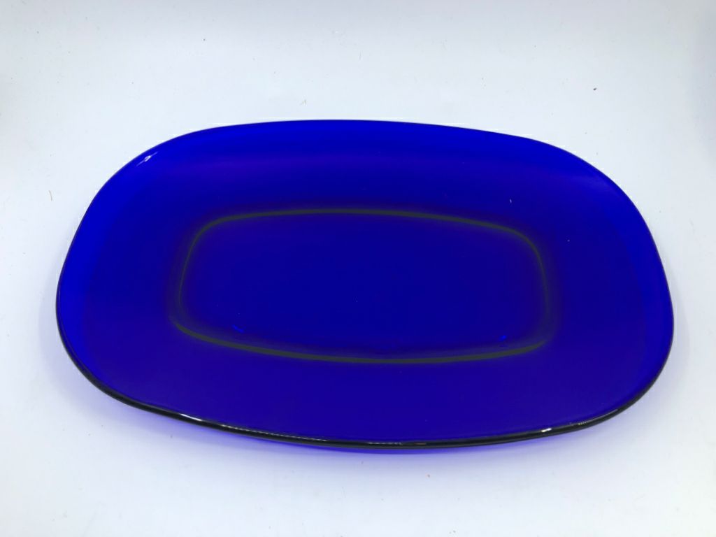 COBALT BLUE RECTANGLE GLASS SERVING DISH.