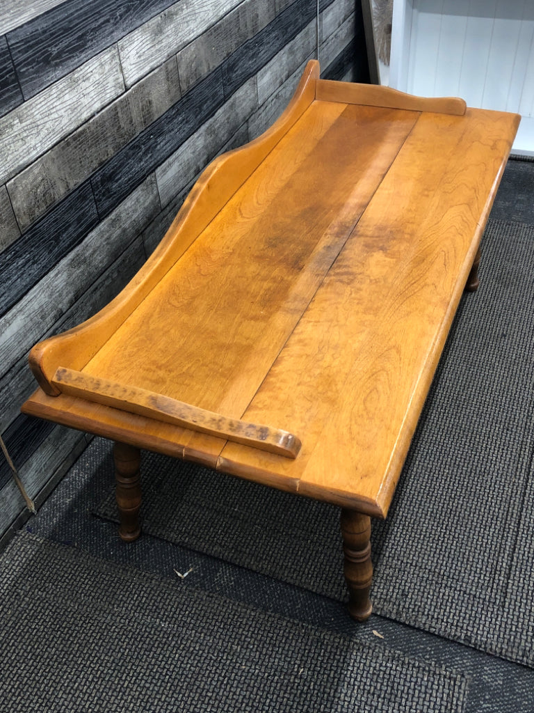 VTG OAK WOOD COFFEE TABLE.