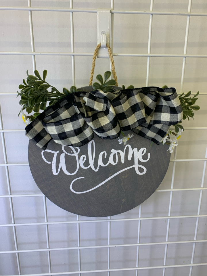 "WELCOME" DAISY PLAID RIBBON WALL ART.