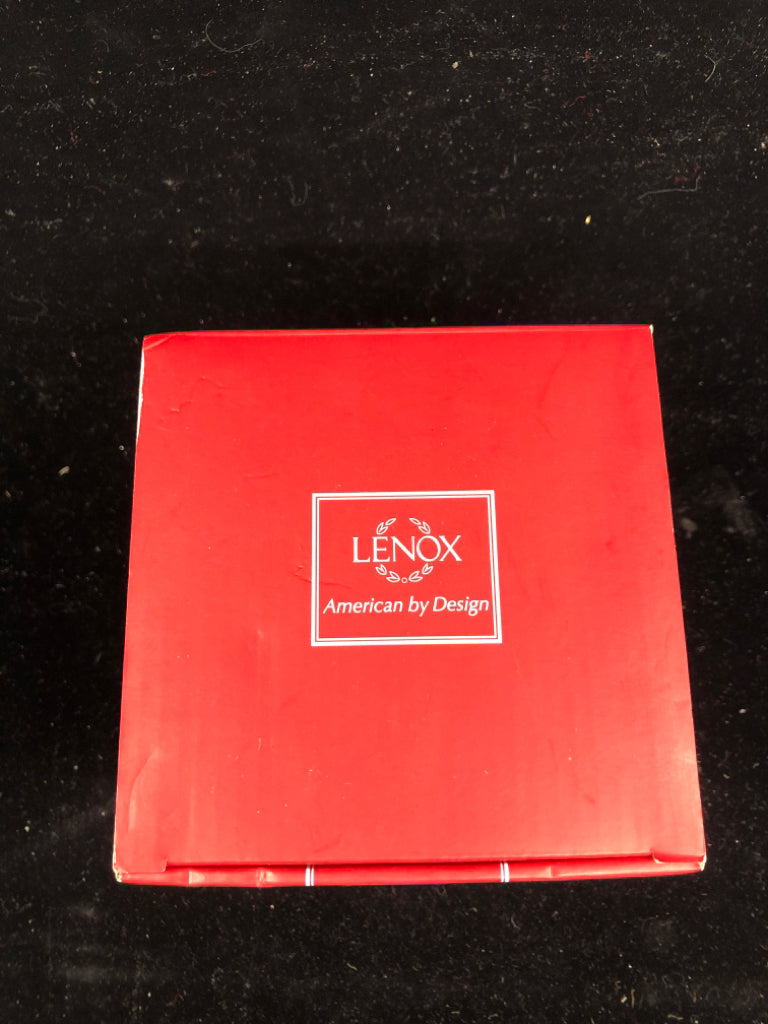 NIB LENOX SANTA TEA LIGHT HOLDER.