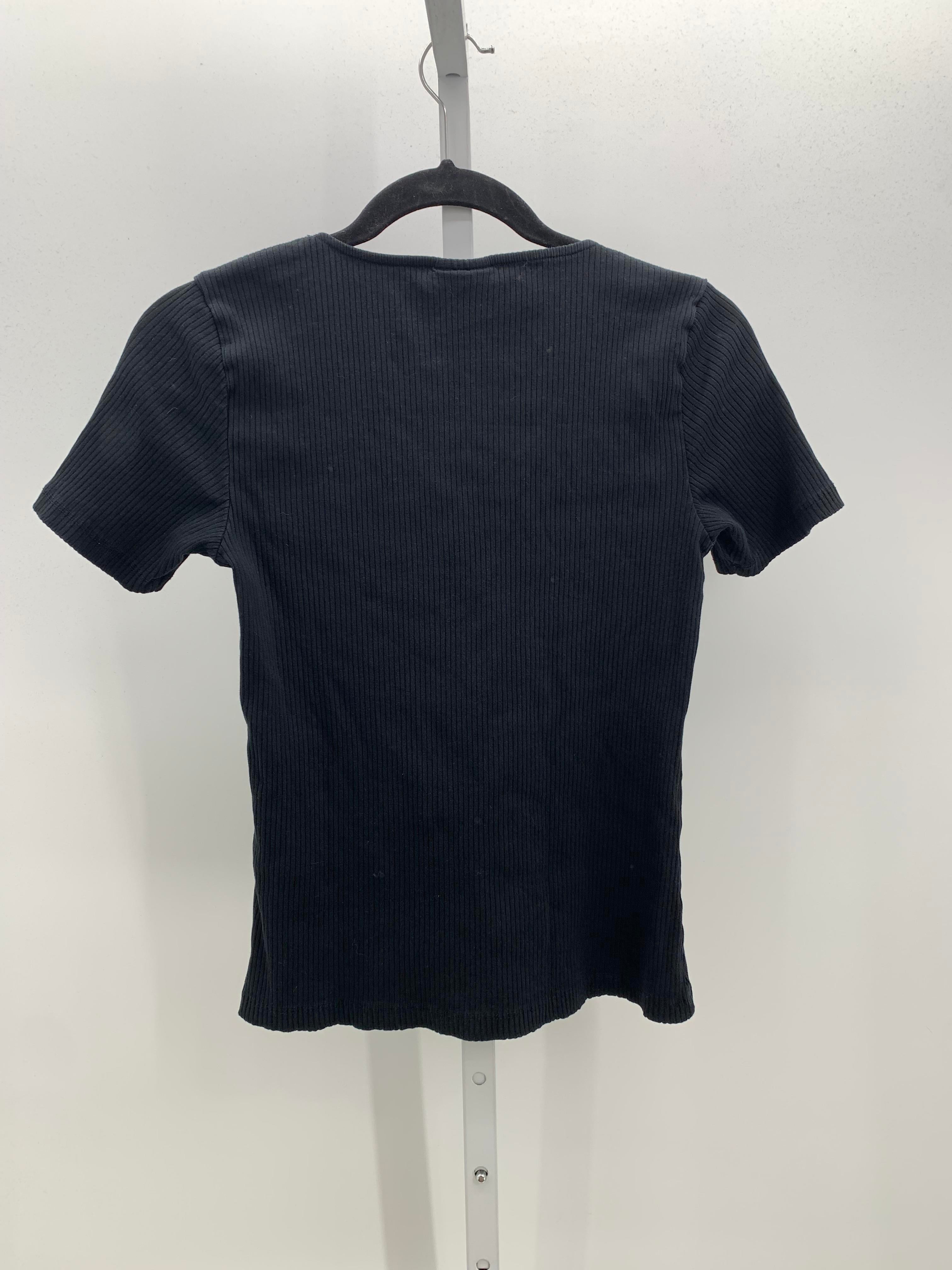 Size Medium Juniors Short Sleeve Shirt