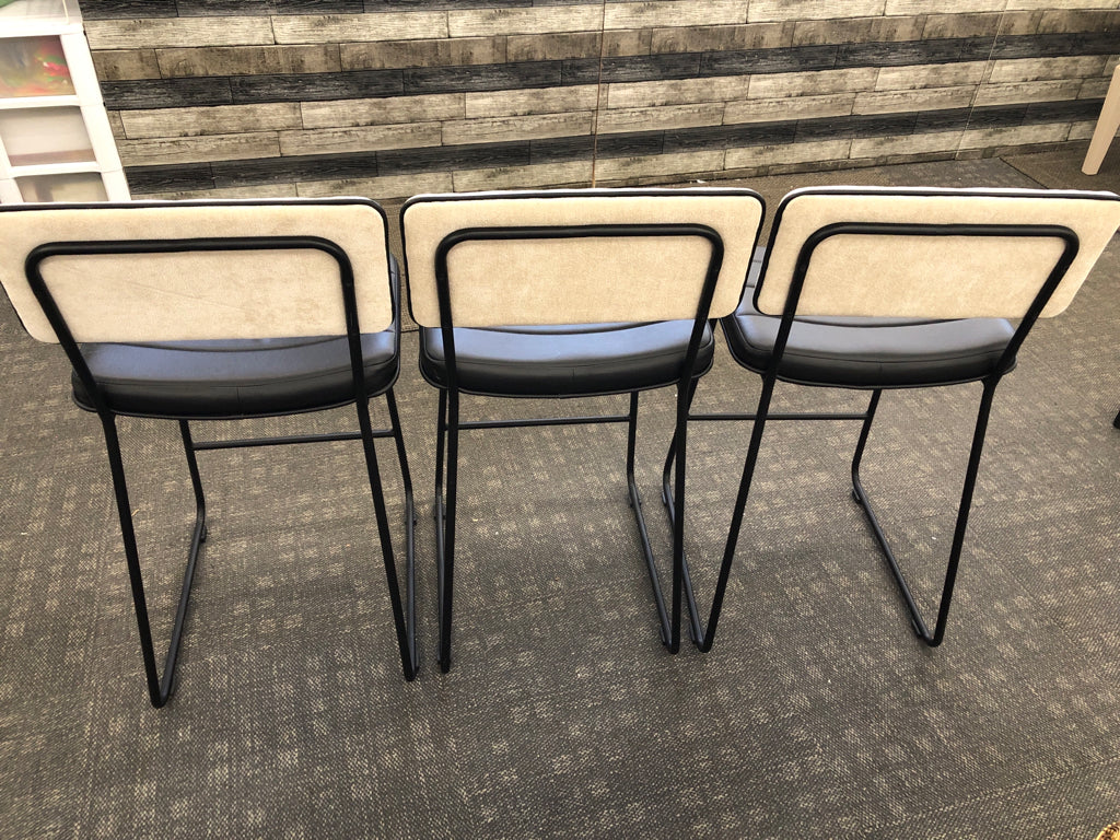 3 UPHOLSTERED LEATHER BAR STOOLS W/SOFT BACK.
