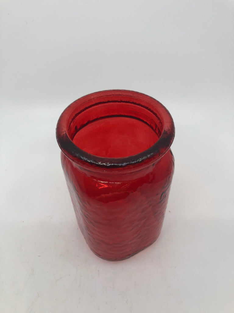 RED GLASS MASON JAR VASE.