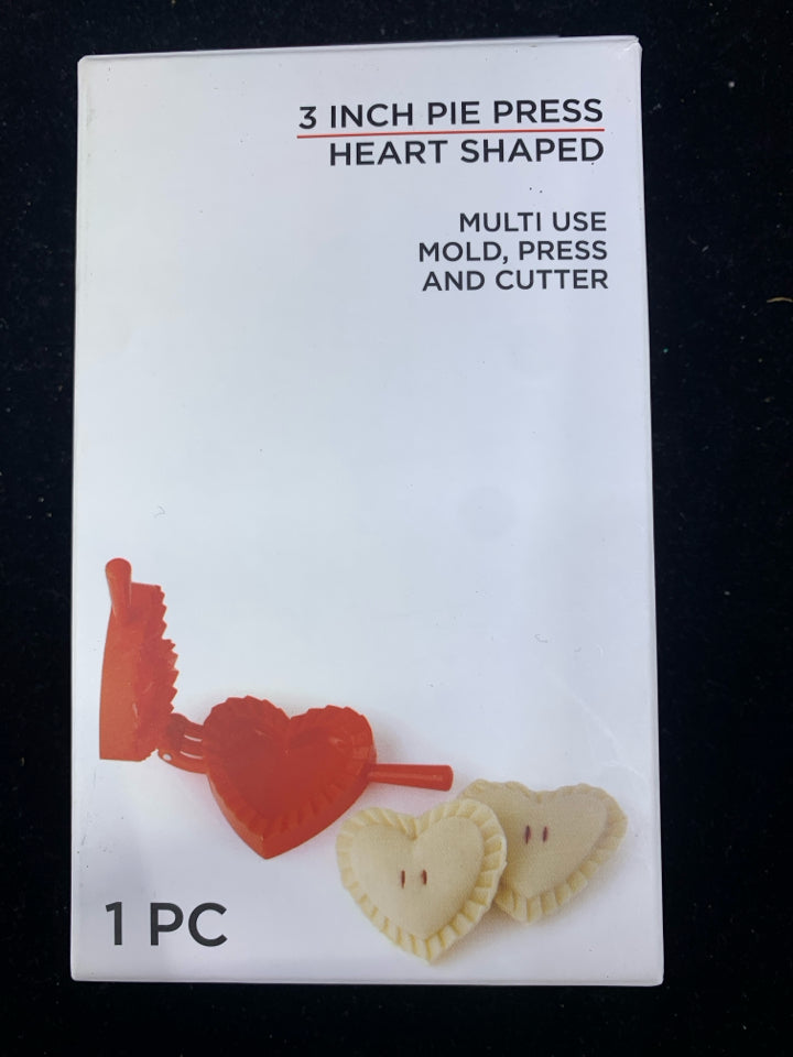 NIB 3 INCH PIE PRESS-HEART SHAPE.