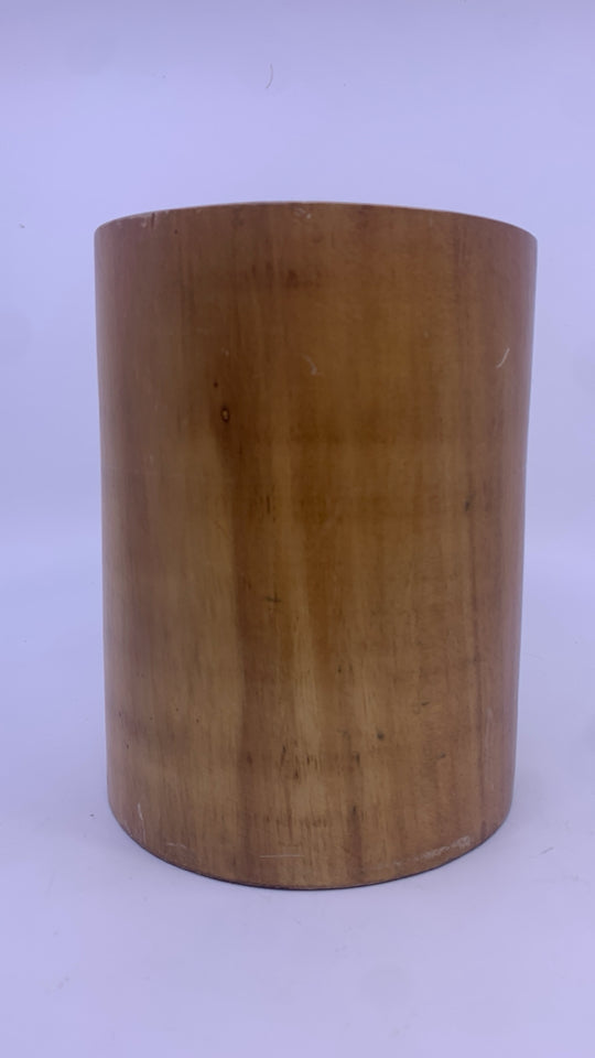 WOOD UTENSIL HOLDER.