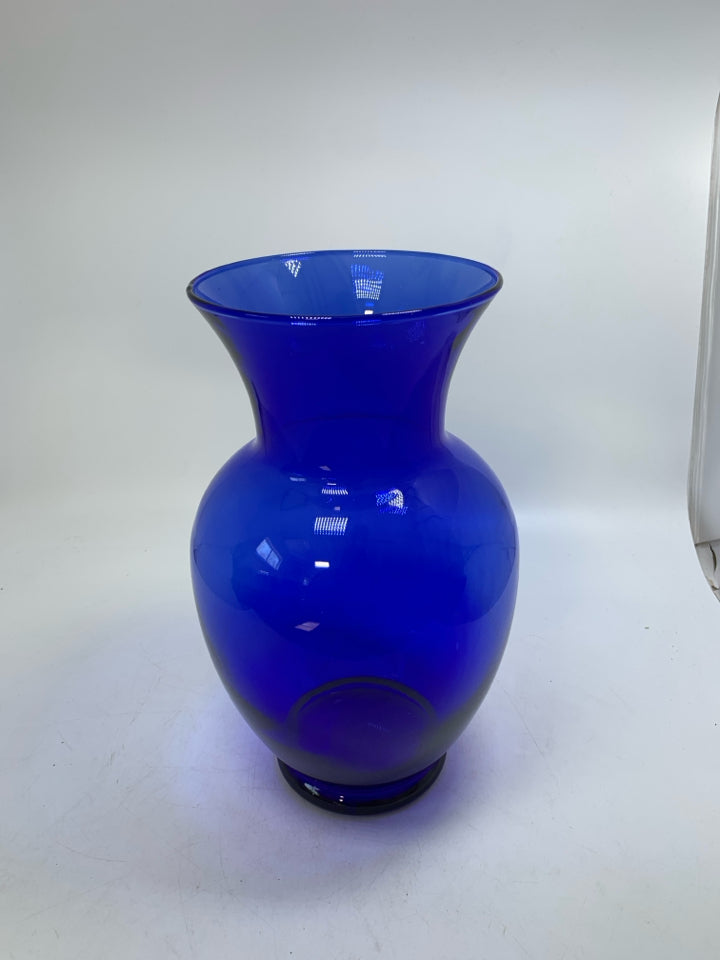 COBALT BLUE GLASS VASE.