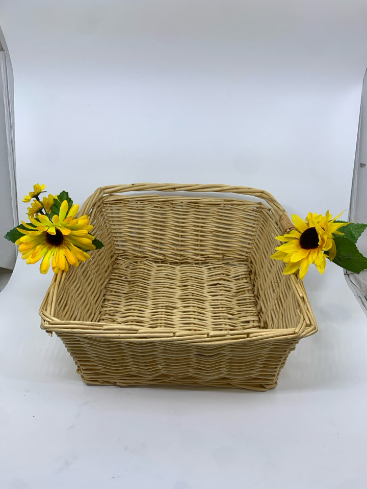 SQUARE BASKET W/SUNFLOWERS AND HANDLE.