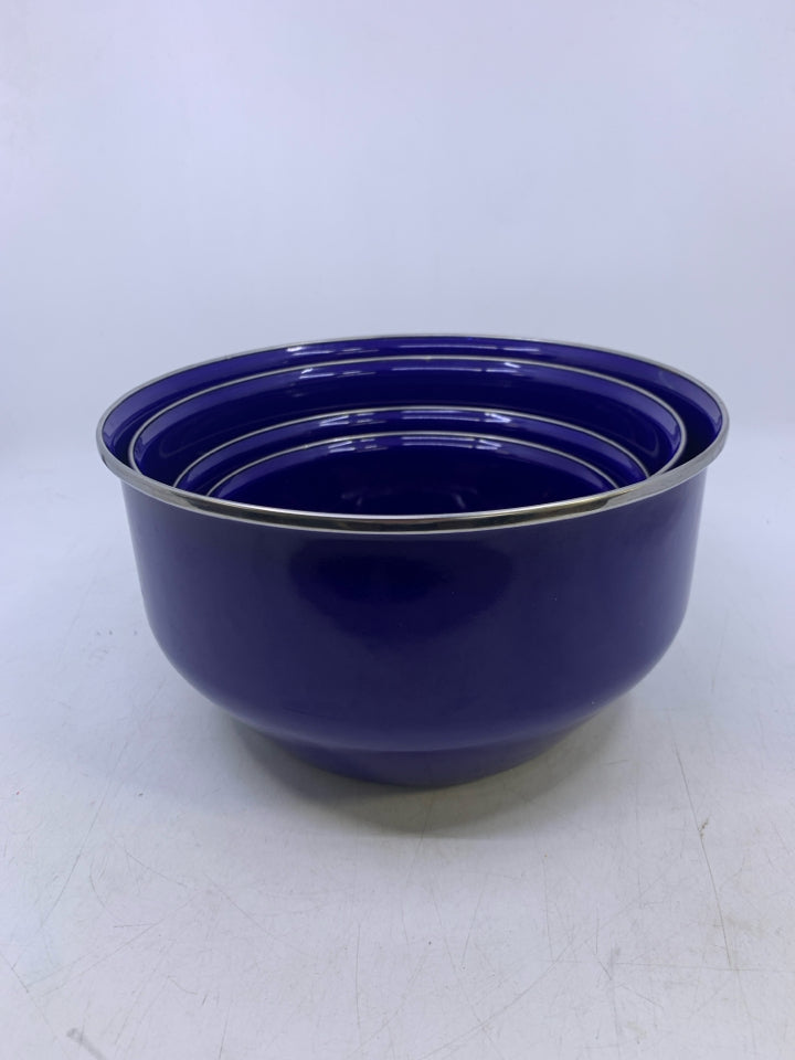 ENAMEL 4 NESTING BOWLS.