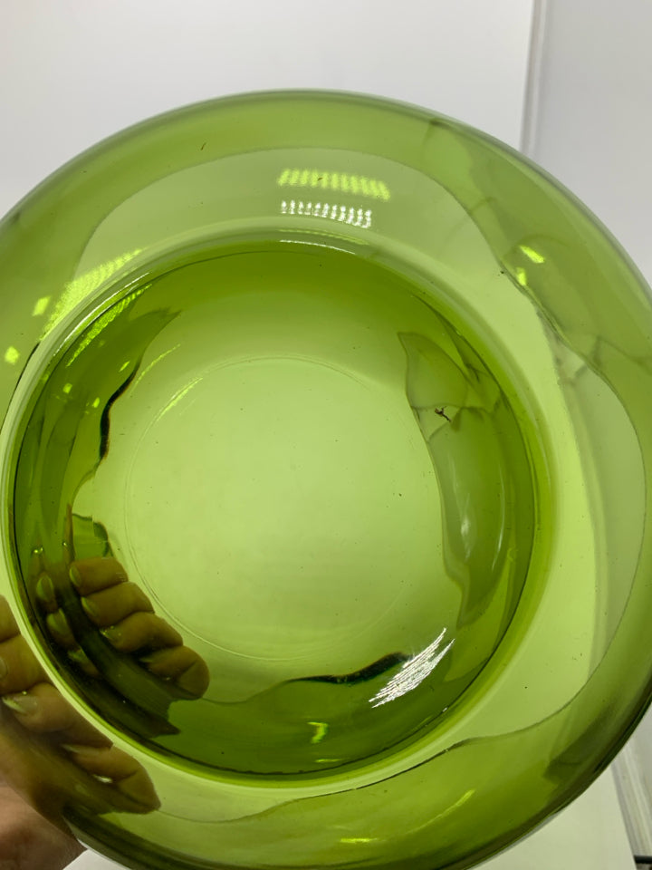 VTG 2 PC GREEN GLASS CHIP/DIP BOWLS W/ PINCHED EDGES.