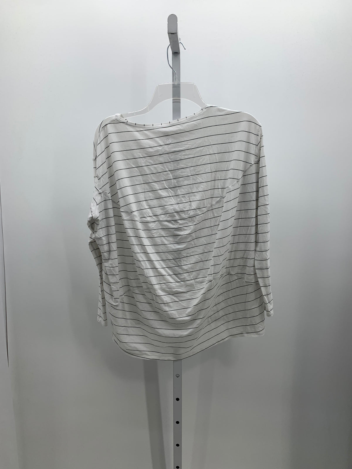 Lululemon Size 6 Misses Long Sleeve Shirt