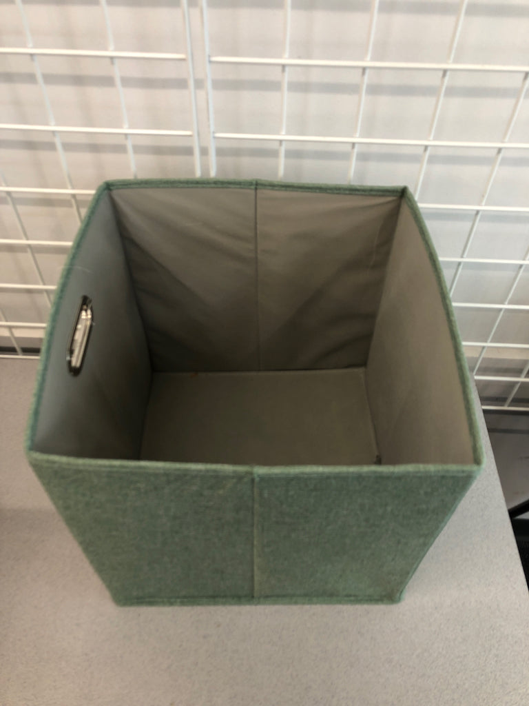 GREEN FABRIC STORAGE TOTE.