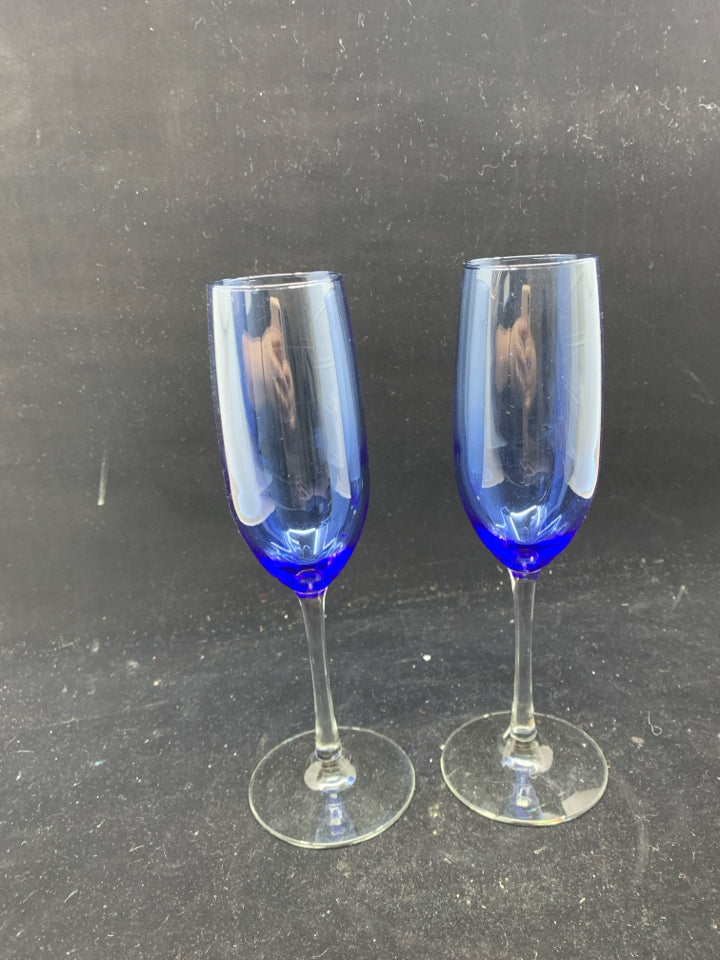 2 BLUE GLASS CLEAR STEM CHAMPAGNE FLUTES.