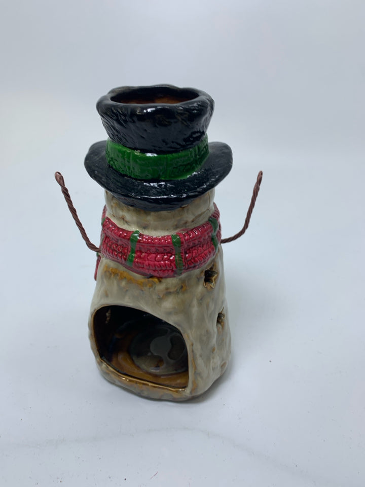 YANKEE CANDLE STAR PIERCED SNOWMAN W/ BLACK HAT.