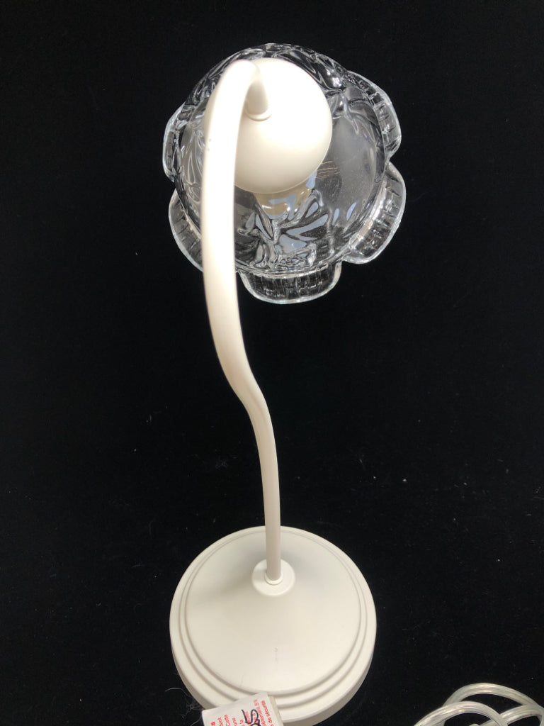WHITE METAL LAMP W/CLEAR GLASS FLOWER SHADE.