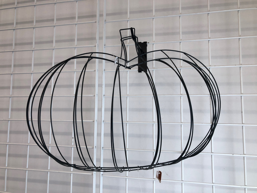 3PK WIRE PUMPKIN WREATH FORMS.