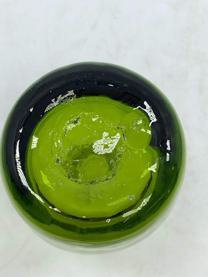 GREEN BLOWN GLASS BUD VASE W/RUFFLE EDGE.