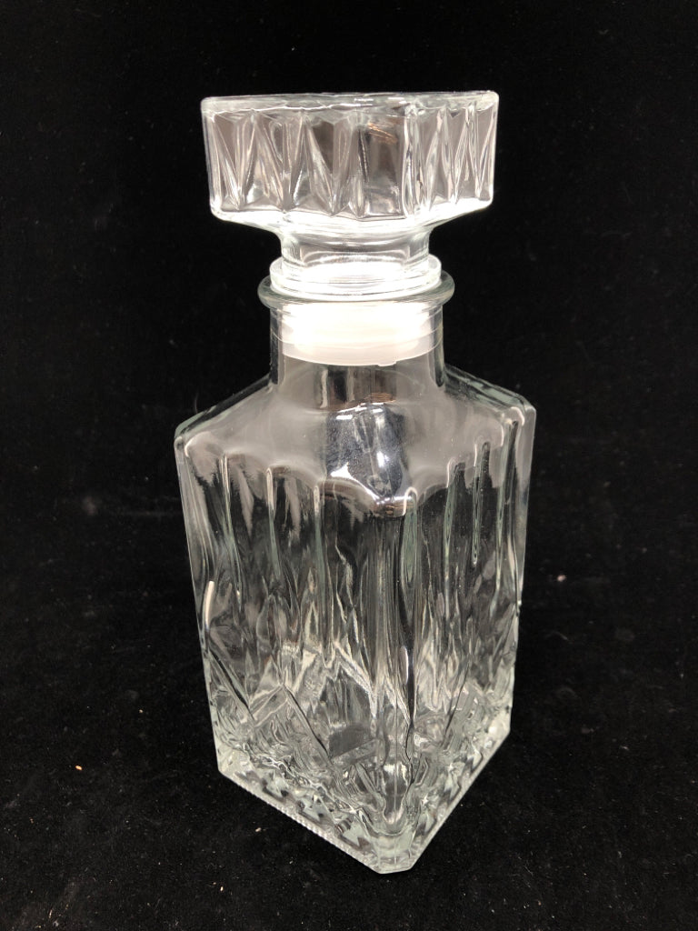 GLASS DECANTER W/SQUARE TOP.