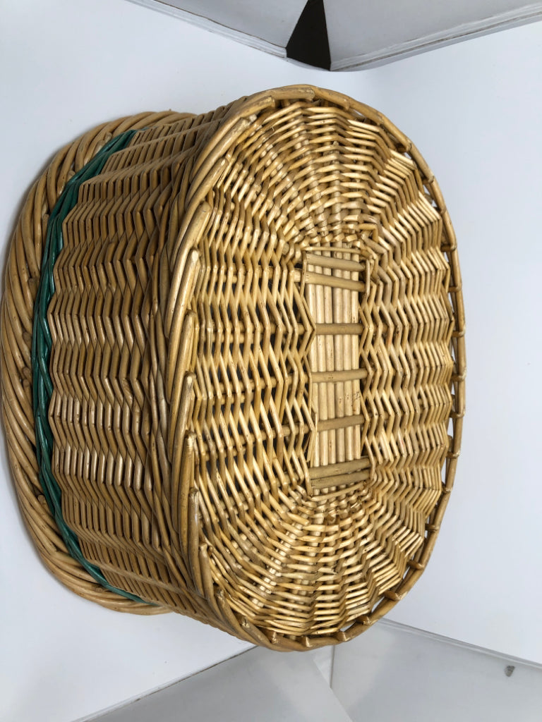 OVAL WOVEN BASKET W/TEAL STRIPE.