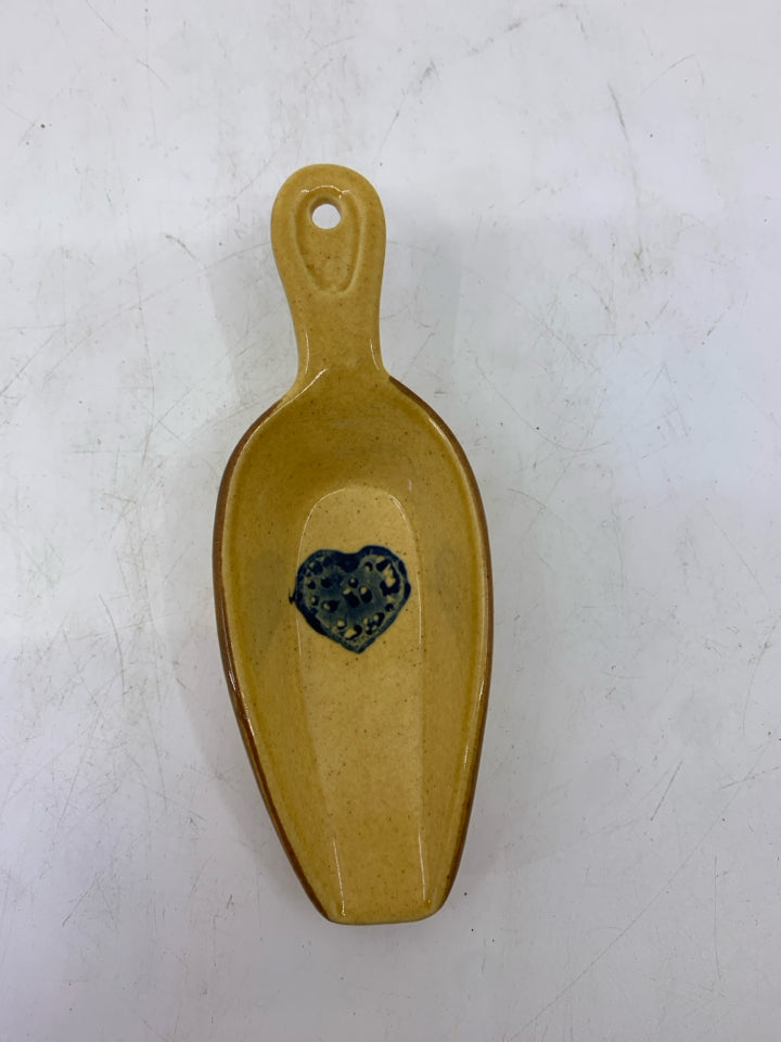 MINI POTTERY SCOOP W/ HEAR IN CENTER.